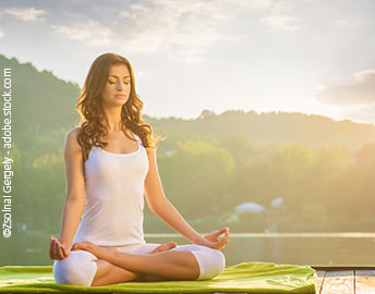 Wer schon einmal Yoga gemacht hat, weiß, wie wichtig die richtige Atemtechnik ist.